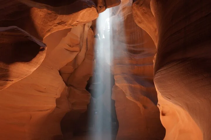 Light beam falling through Upper Antelope Canyon